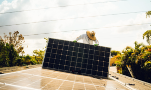 Instalación de Paneles Solares ¿Cuánto Duran y Cómo Mantenerlos?